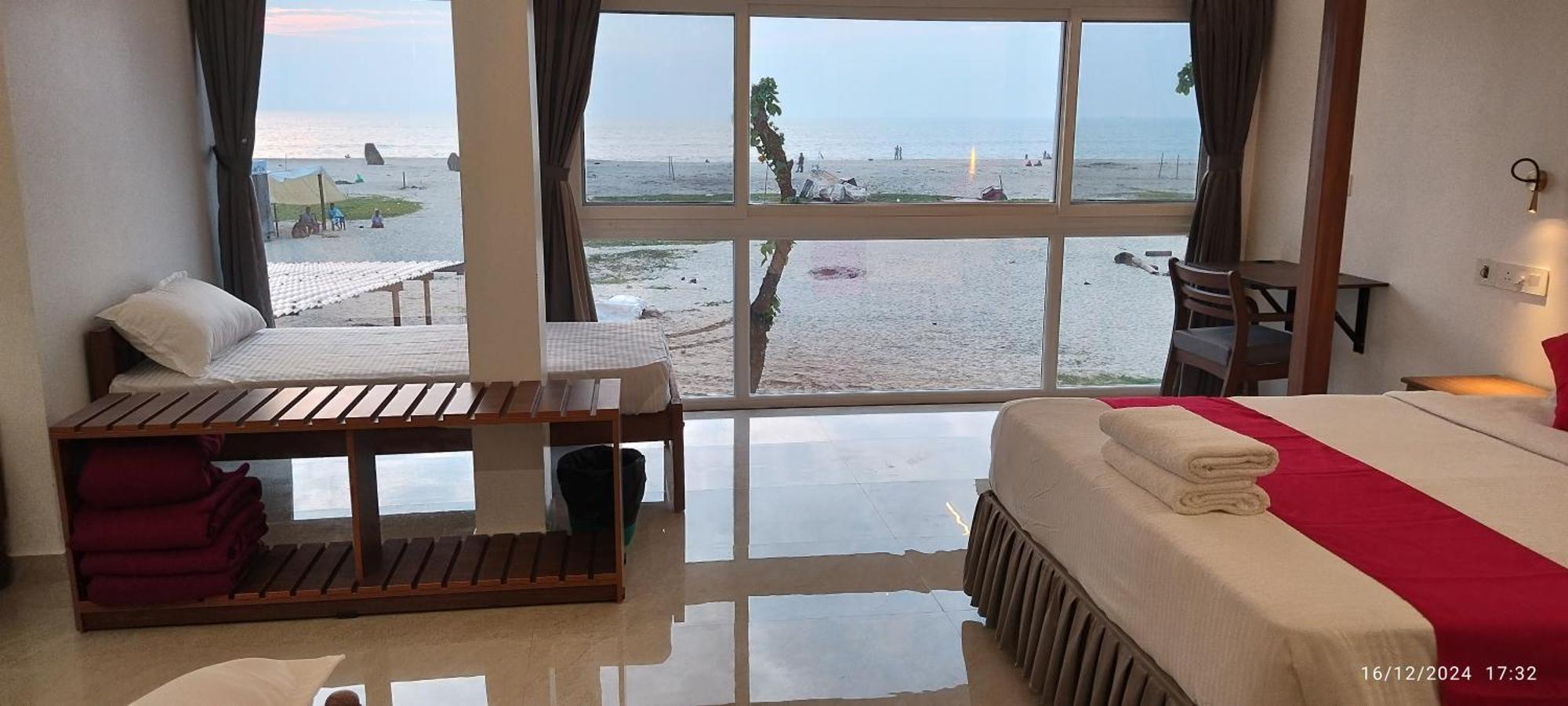 Alleppey Holiday Beach Resort Alappuzha Εξωτερικό φωτογραφία