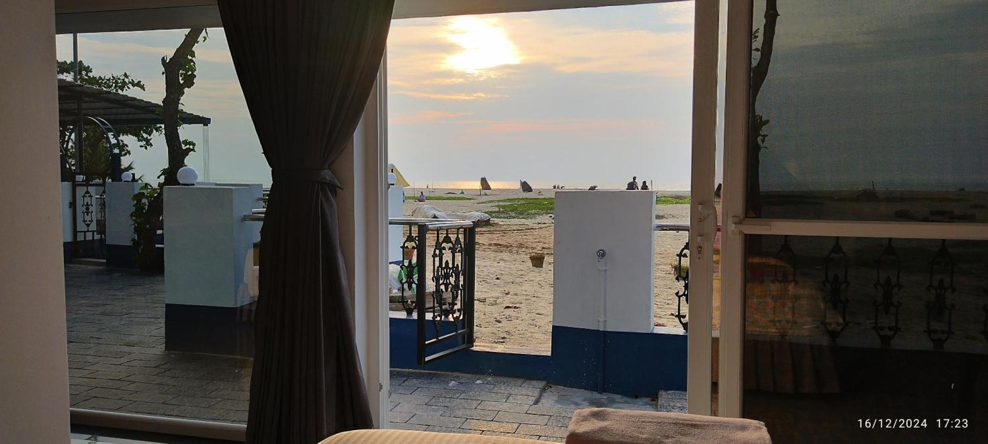 Alleppey Holiday Beach Resort Alappuzha Εξωτερικό φωτογραφία
